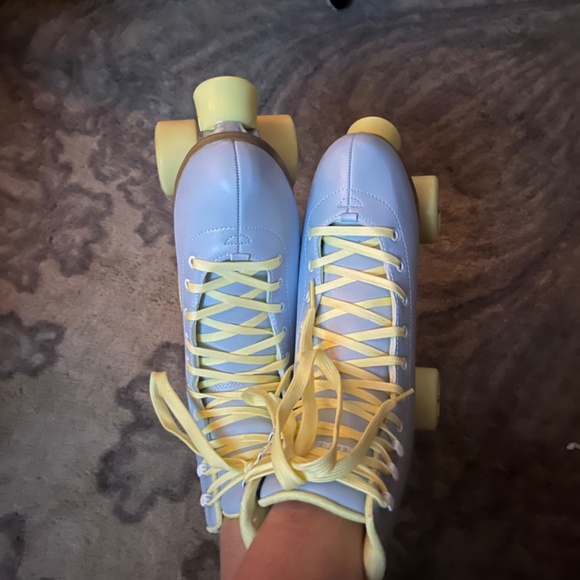 Meet your Posher, Amber - Picture 3 of 3